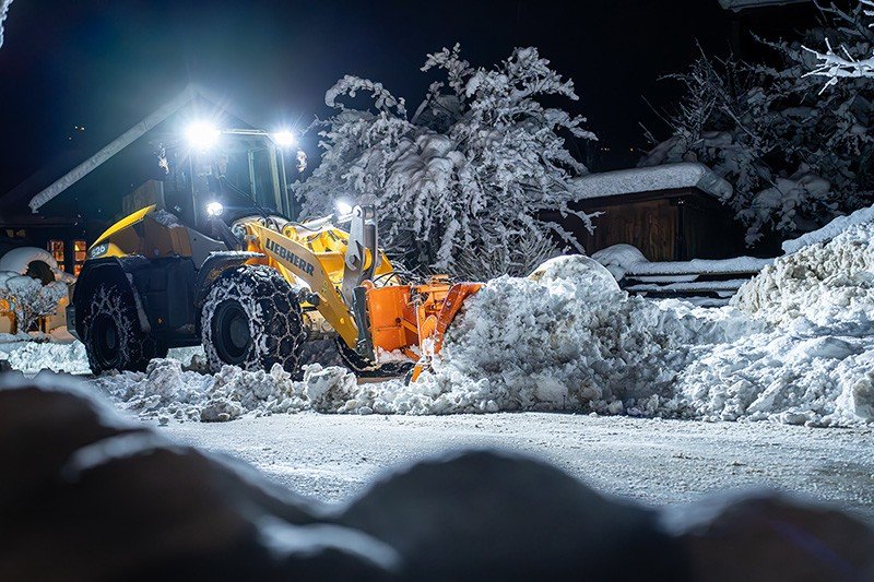 Winter wonders: Liebherr wheel loaders as versatile helpers in snow and ice